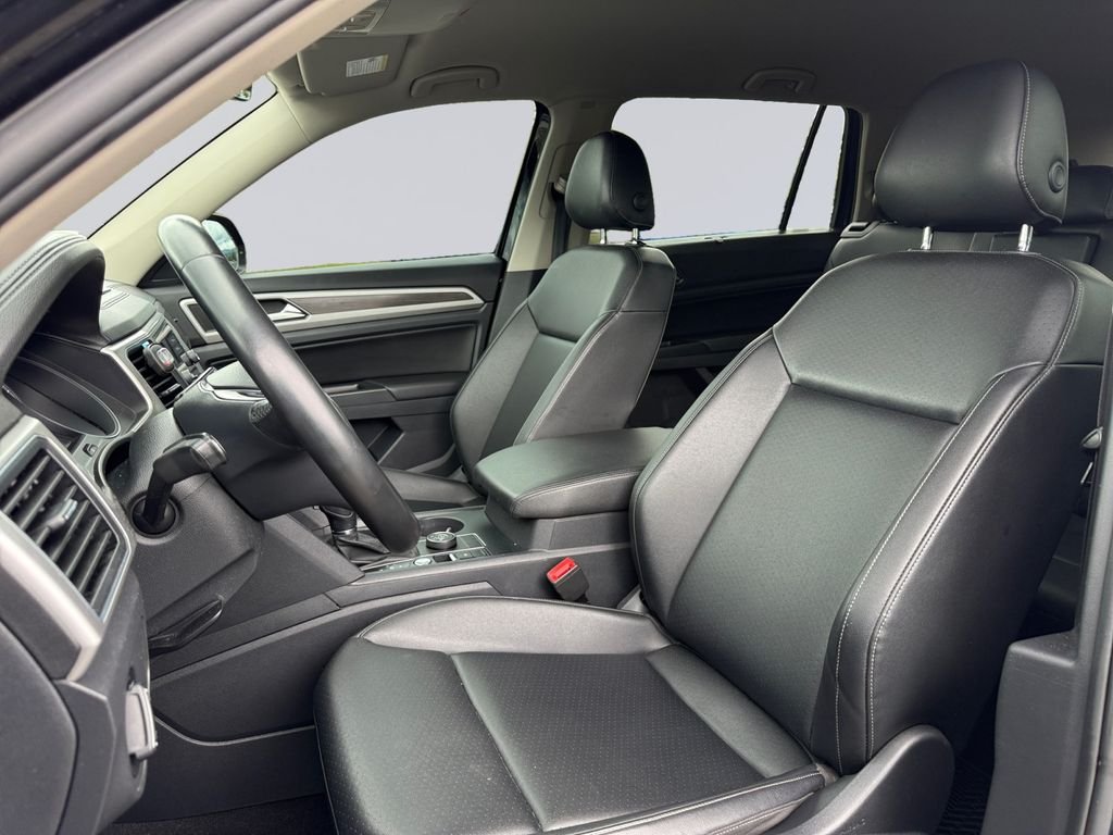 Used 2019 Black Volkswagen 3.6L V6 SE image 11