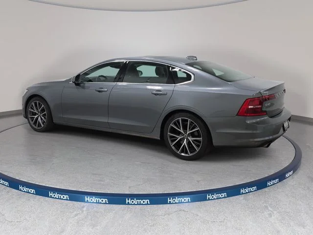 Used 2018 Gray Volvo T5 Momentum image 8