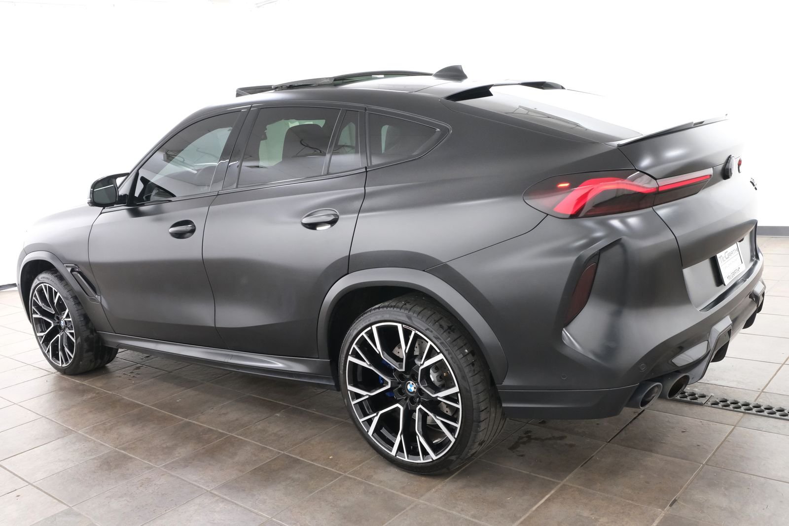 Used 2021 Black Sapphire Metallic BMW Base image 4