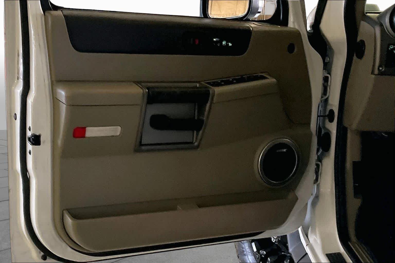 Used 2003 White HUMMER  image 18