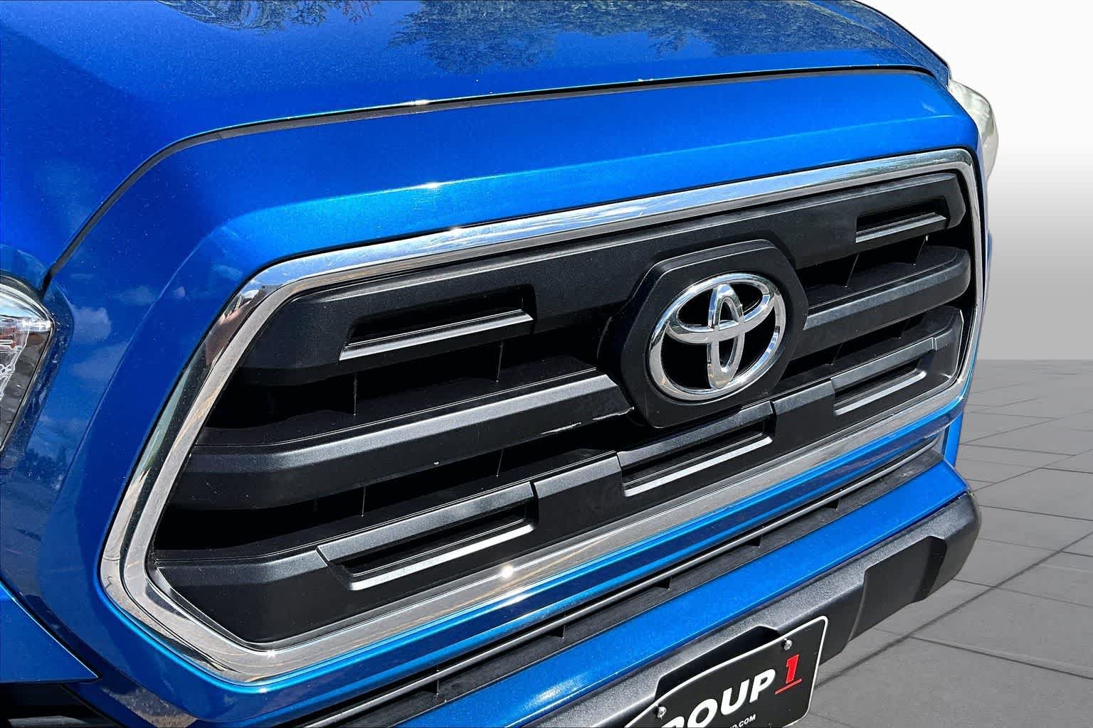 Used 2017 Blazing Blue Pearl Toyota SR5 image 30