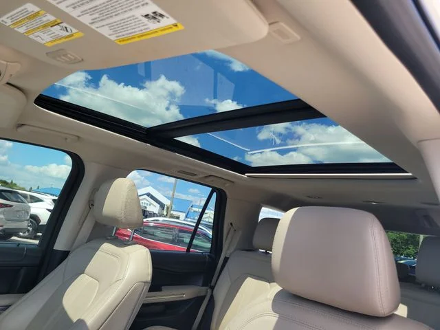 Used 2022 White Ford Limited image 24