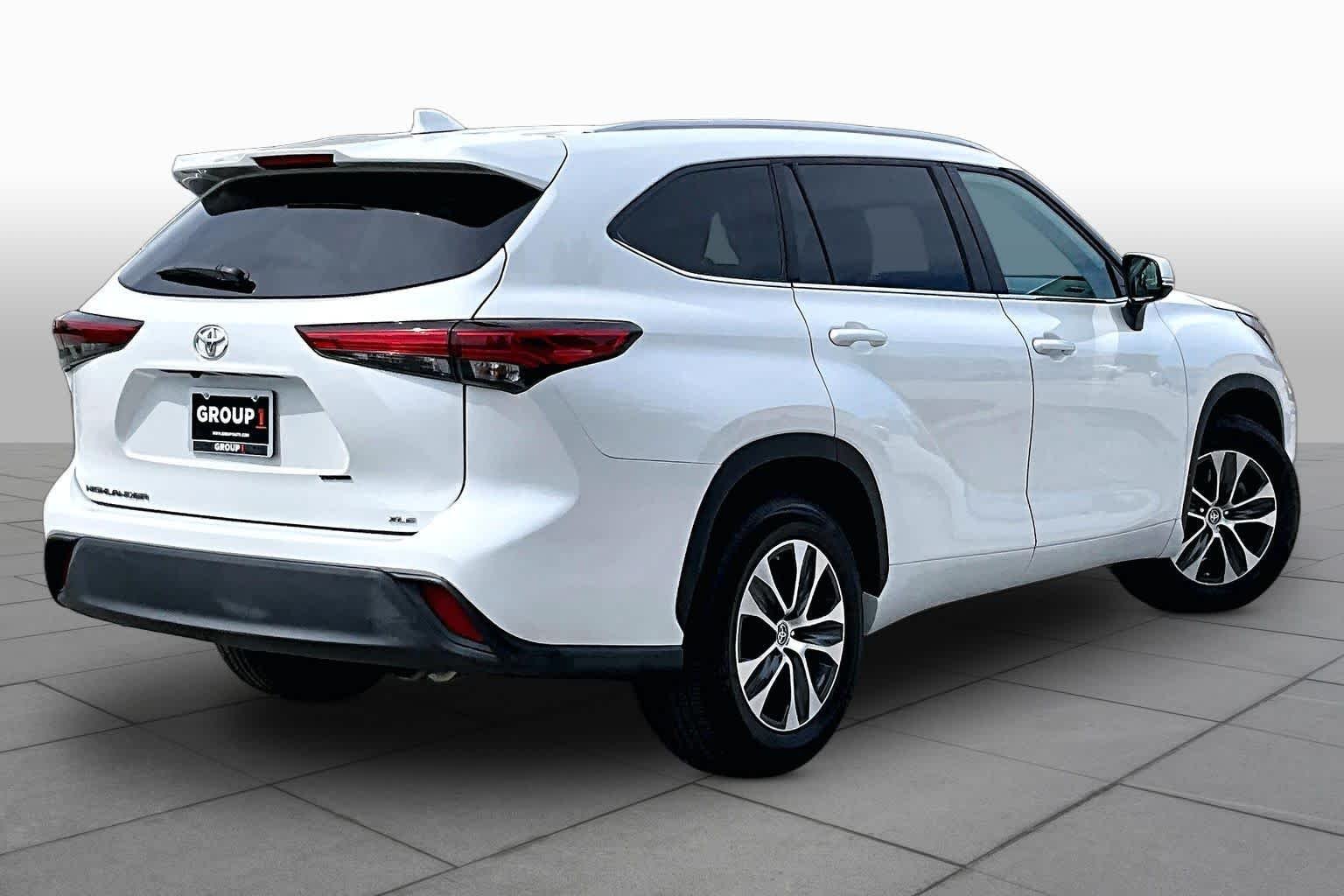 Used 2023 Wind Chill Pearl Toyota XLE image 13