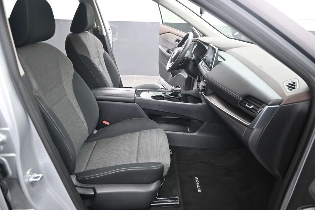 Used 2023 Silver Nissan SV image 29
