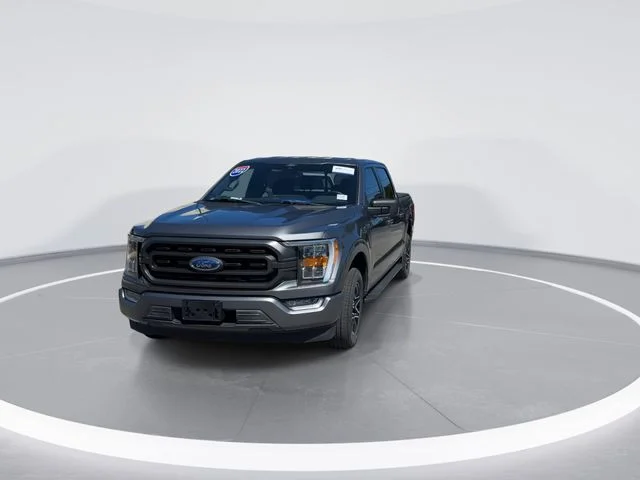 Used 2022 Gray Ford XLT image 3