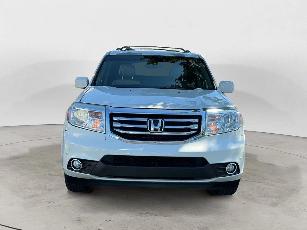 Used 2013 White Honda Touring image 2