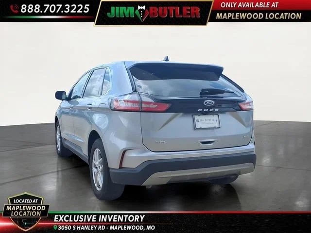Used 2024  Ford SEL image 2