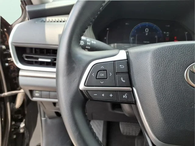 Used 2025 Black Toyota XLE image 24
