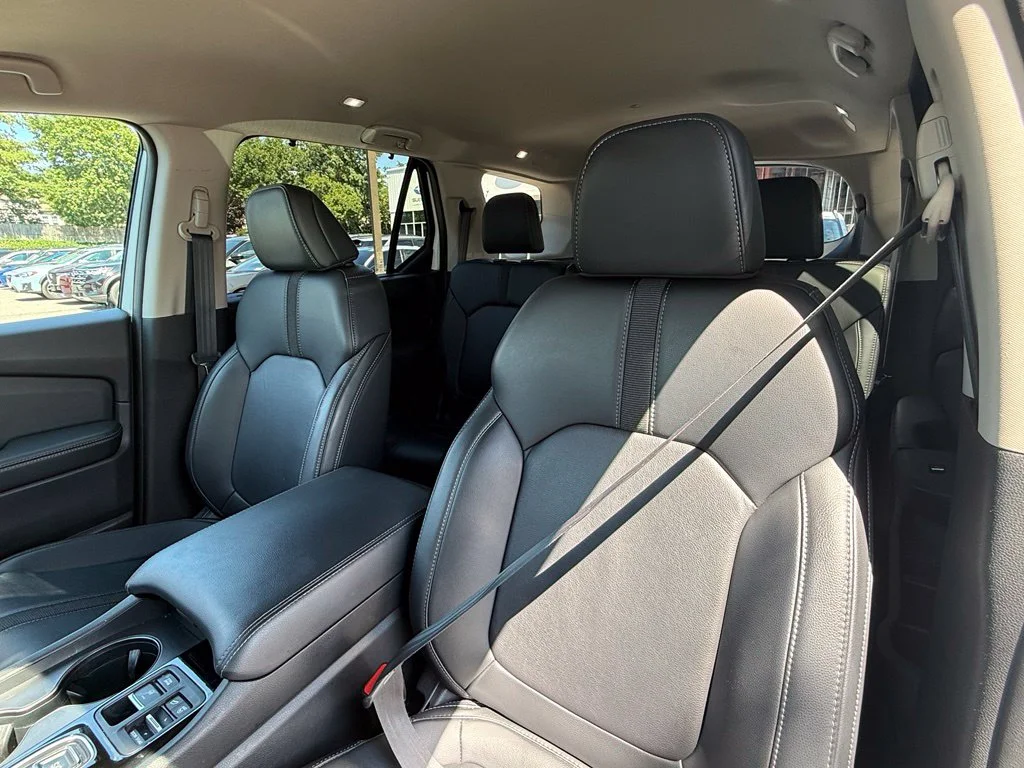 Used 2023 White Honda EX-L image 22
