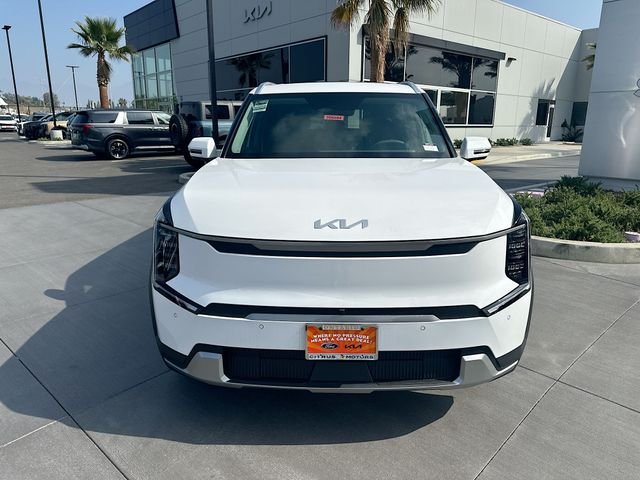 New 2026 Glacial White Pearl Kia Wind AWD image 32