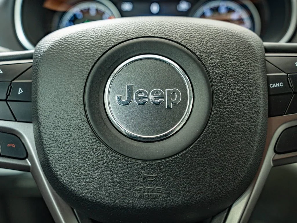 Used 2019 Bright White Clearcoat Jeep Limited image 21