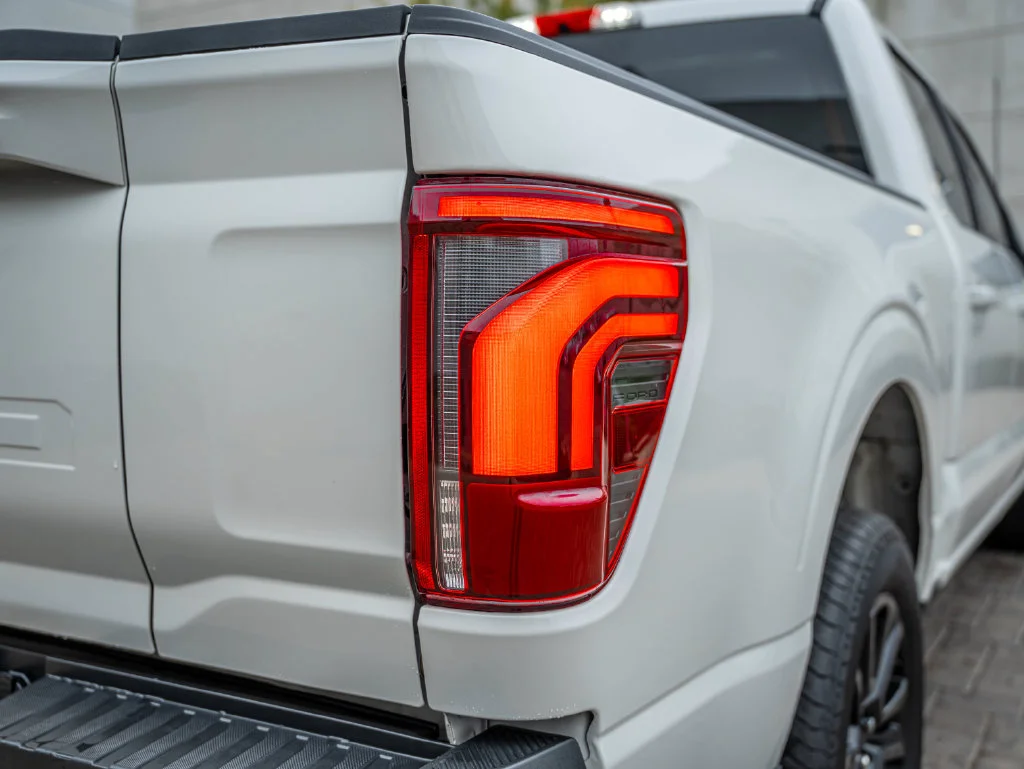 Used 2025 White Metallic Ford Platinum image 15