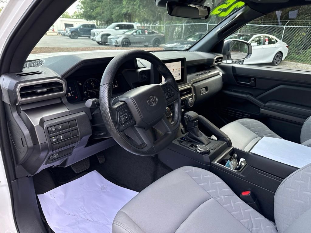 2025 Toyota Tacoma SR5 - Photo 9