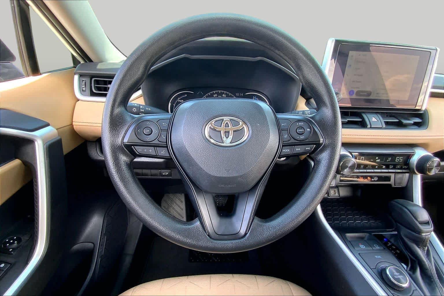 Used 2025 Ice Cap Toyota Hybrid XLE image 6