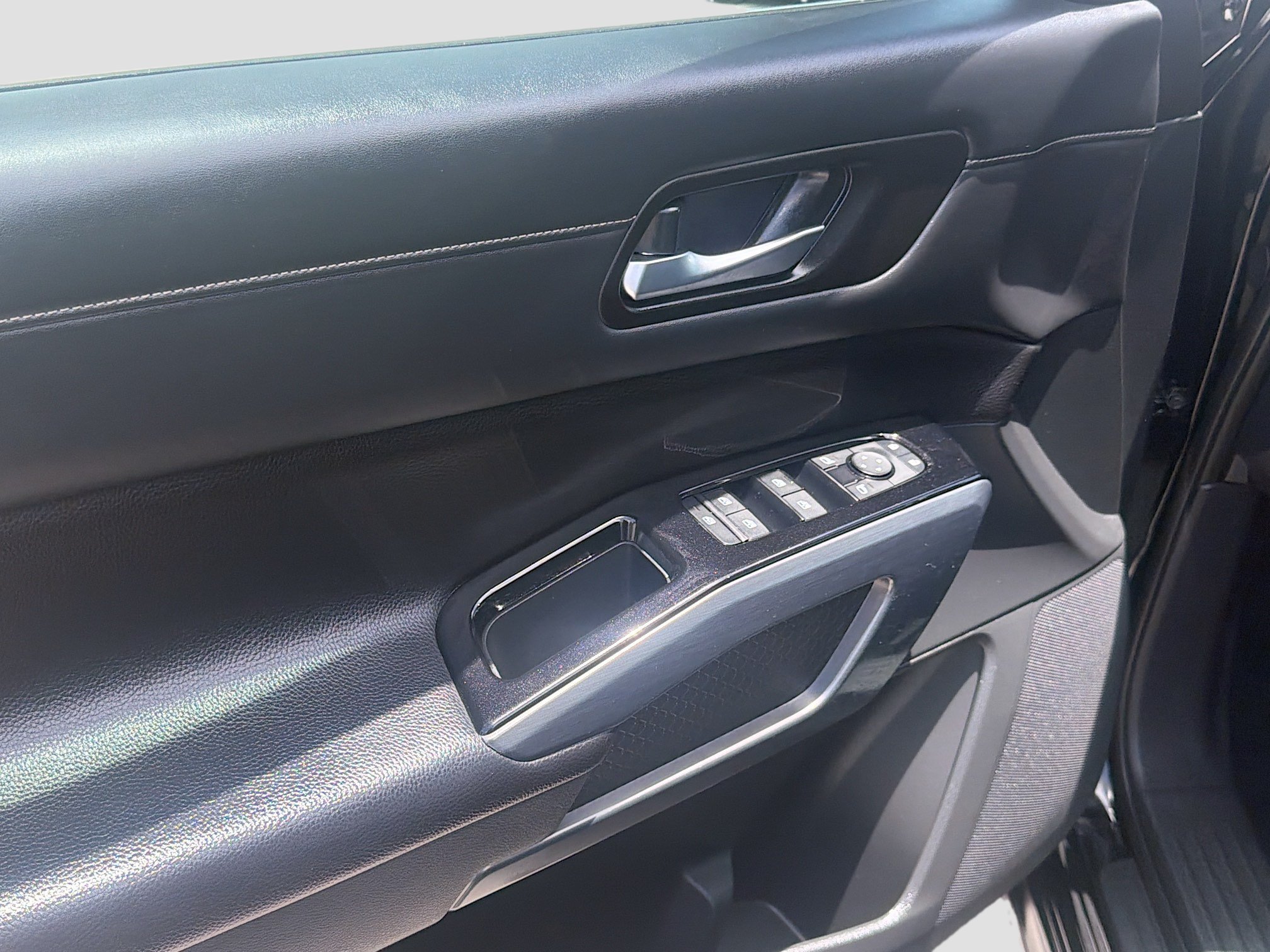 Used 2024 Super Black Nissan SL image 14