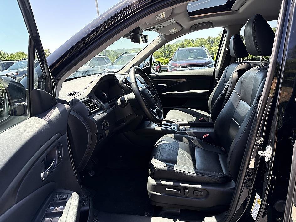 Used 2019 Crystal Black Pearl Honda EX-L image 11