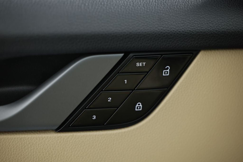 Used 2020 White Porsche Carrera 4S image 22