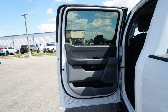 Used 2025 Oxford White Ford XLT image 17