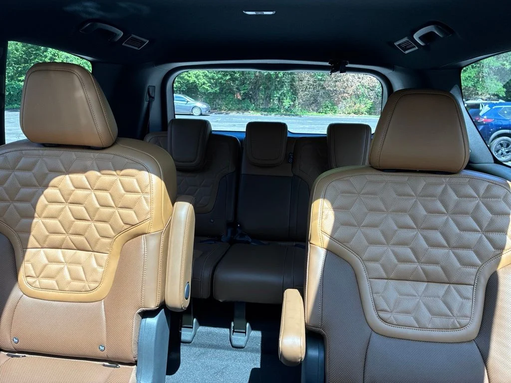 New 2026 Everest White TriCoat / Super Black Two-tone Nissan Platinum Reserve image 17