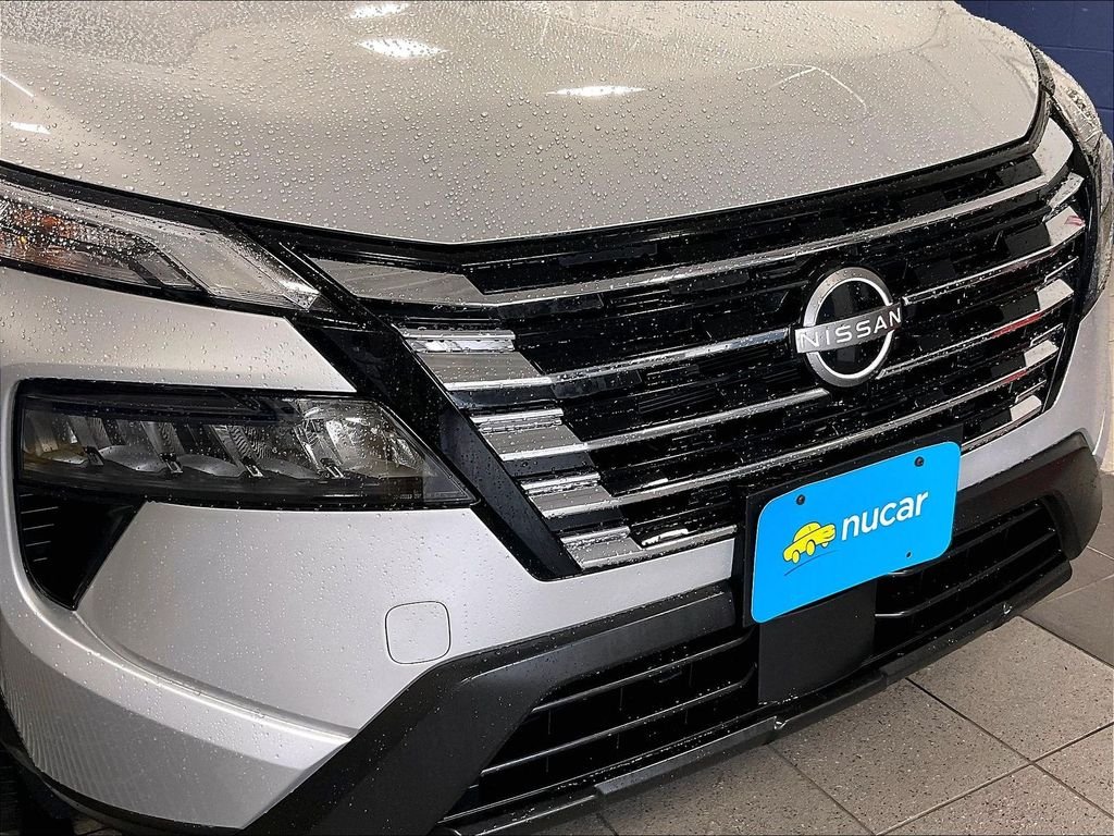 Used 2025 Silver Nissan SV image 31