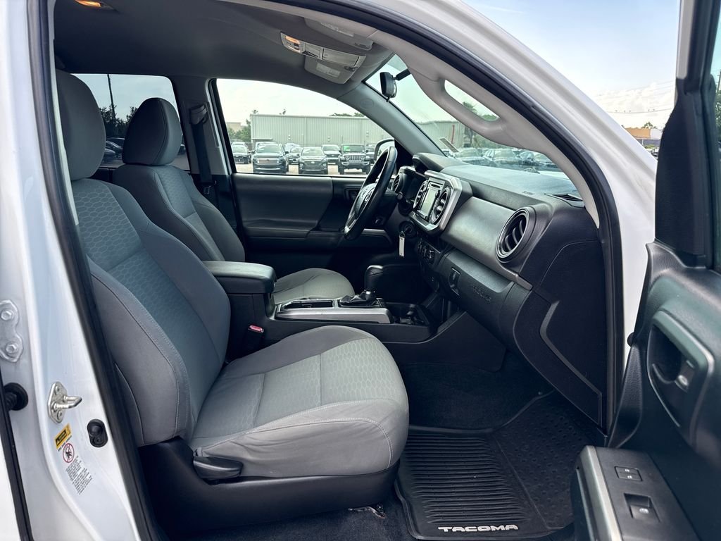 Used 2016 White Toyota SR5 image 23