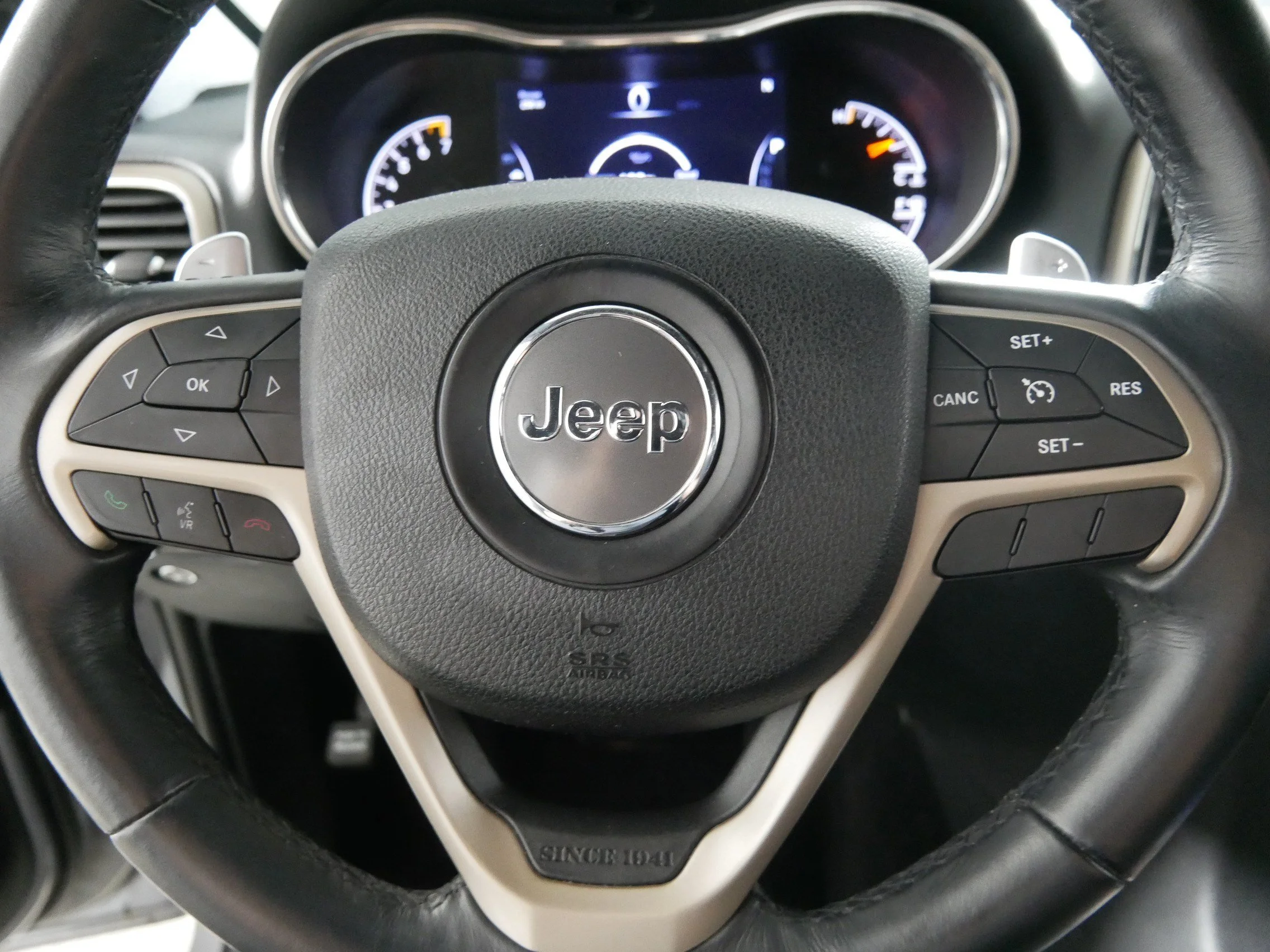 Used 2015 Billet Silver Metallic Clearcoat Jeep Laredo image 25