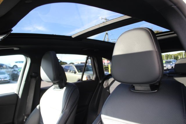 Used 2025 White Mercedes-Benz GLC 300 image 22