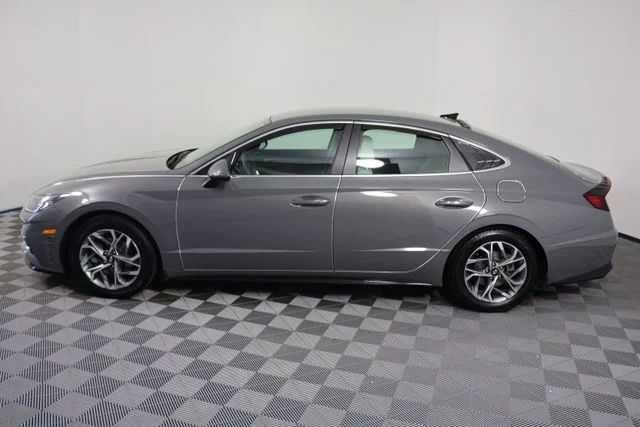 Used 2023 Gray Hyundai SEL image 5