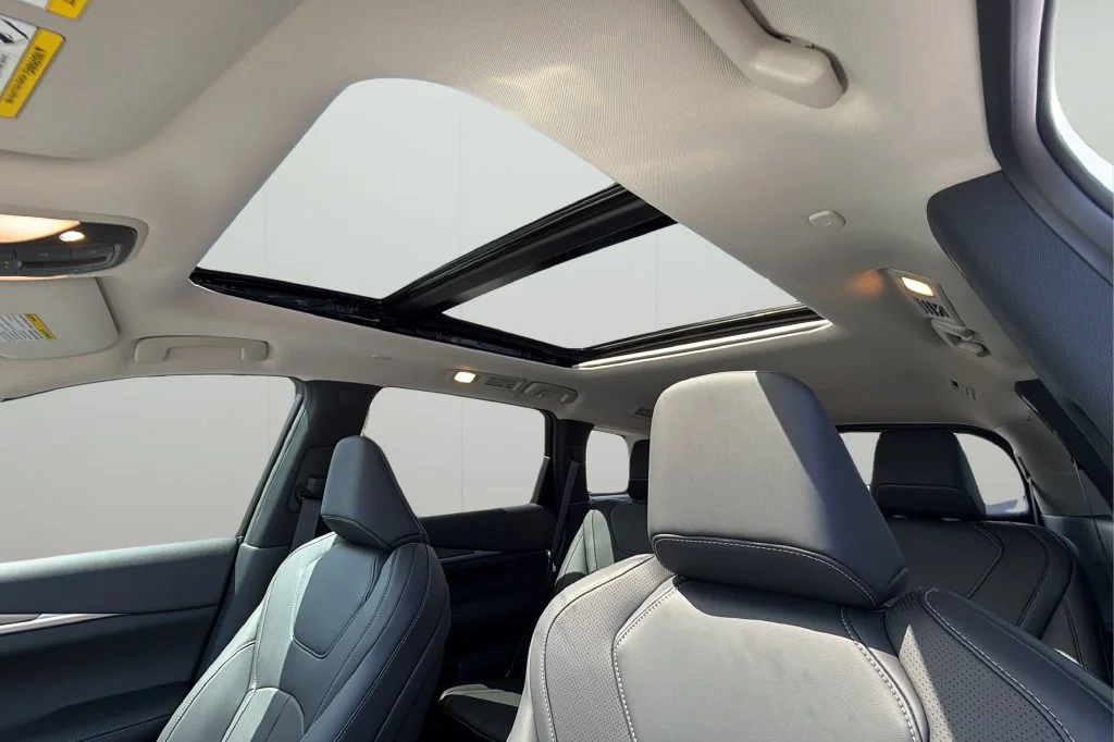 New 2027 RADIANT WHITE INFINITI Luxe FWD image 31