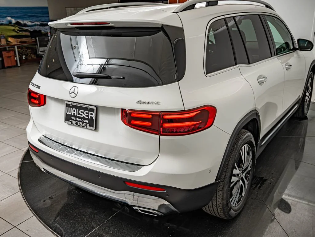Used 2026 Polar White Mercedes-Benz GLB 250 image 16