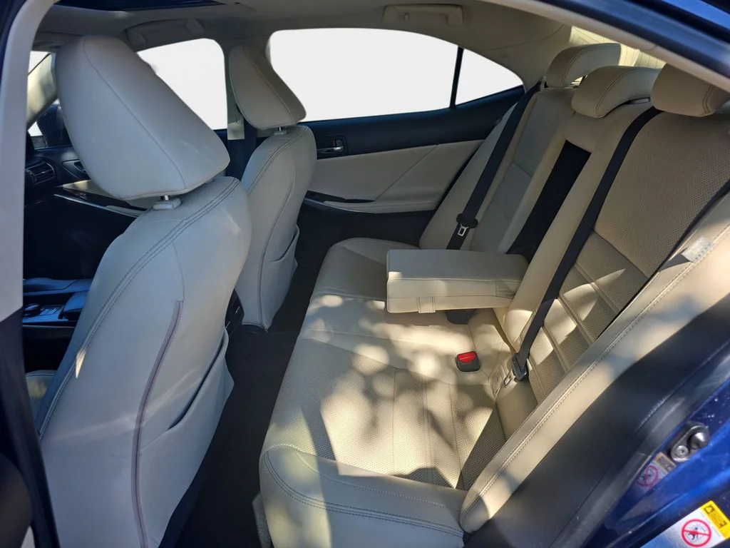 Used 2014  Lexus 250 image 16