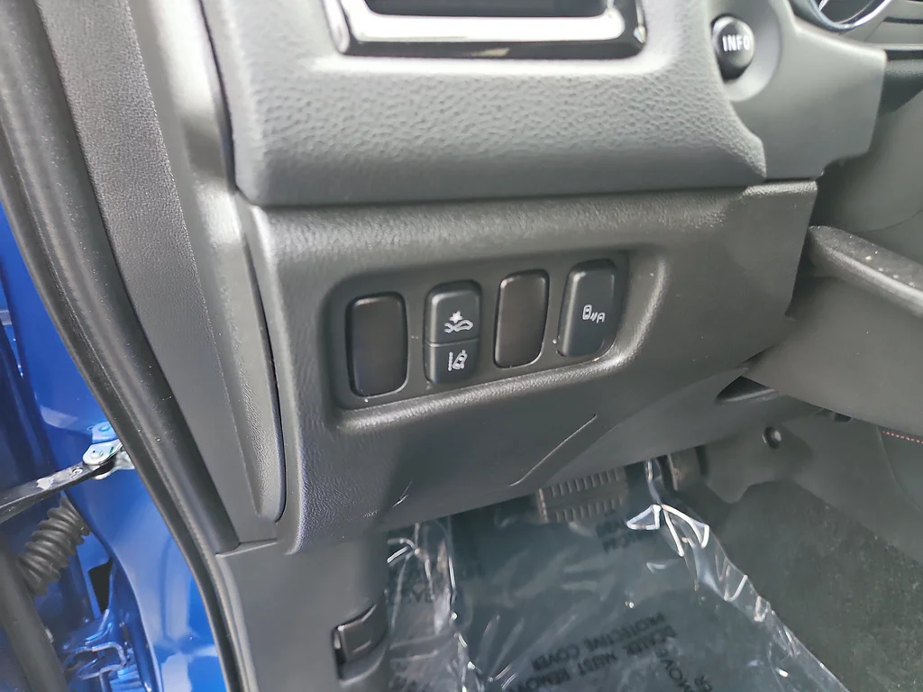Used 2026 Octane Blue Metallic Mitsubishi SE image 21