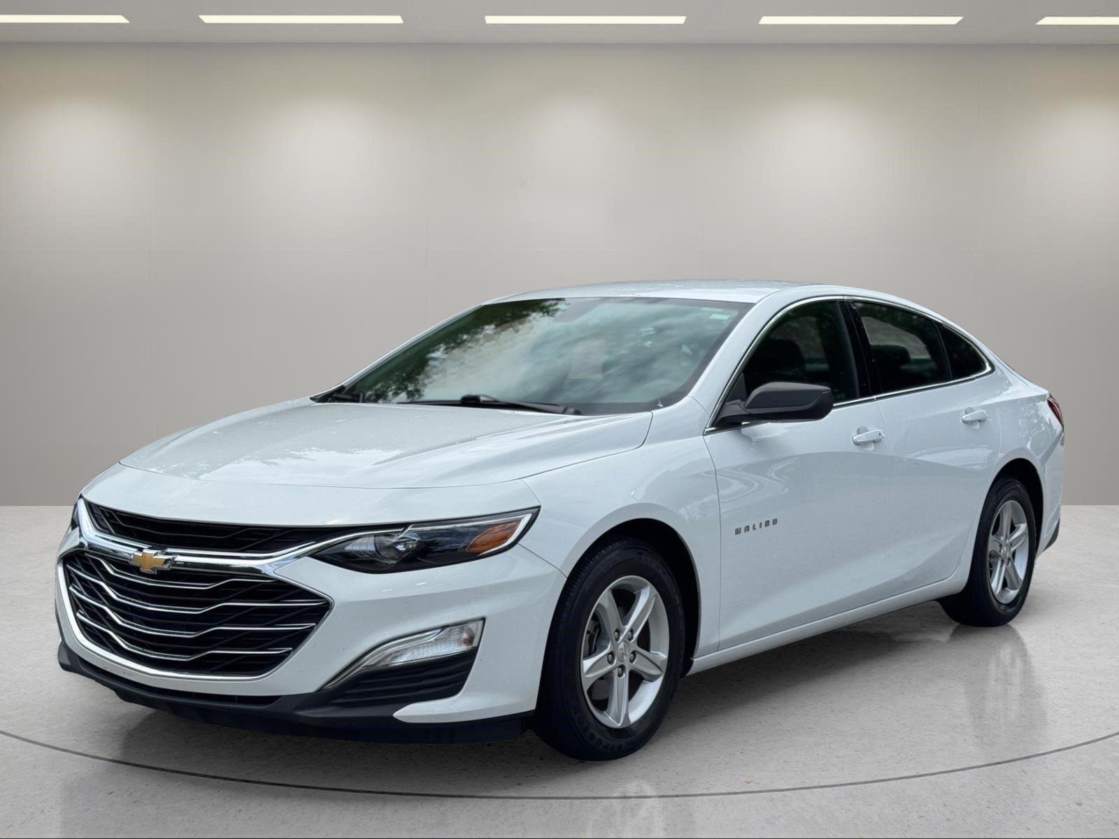 Used 2020 Summit White Chevrolet LS image 1