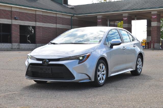 Certified Used 2025 CLASSIC SILVER METALLIC Toyota  image 7