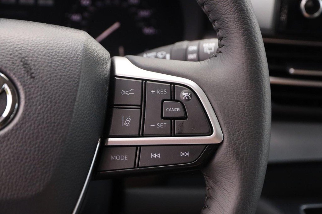 Certified Used 2025 Celestial Silver Metallic Toyota XLE FWD 8-Passenger (Natl) image 15