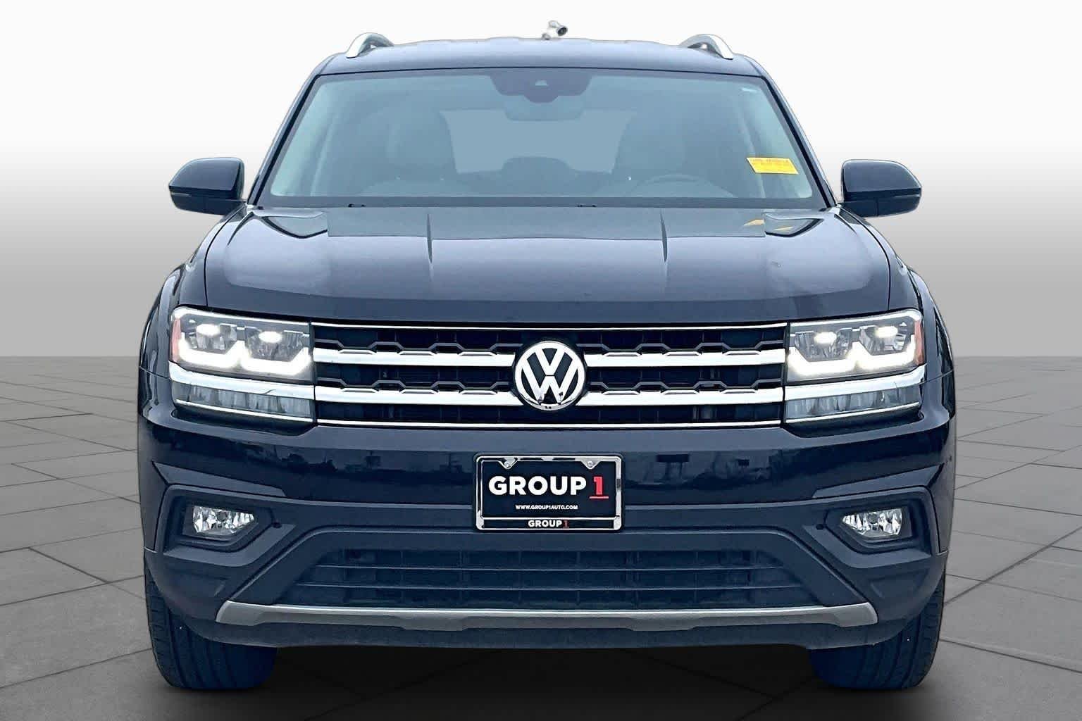 Used 2019 Deep Black Pearl Volkswagen 3.6L V6 SE w/Technology image 4