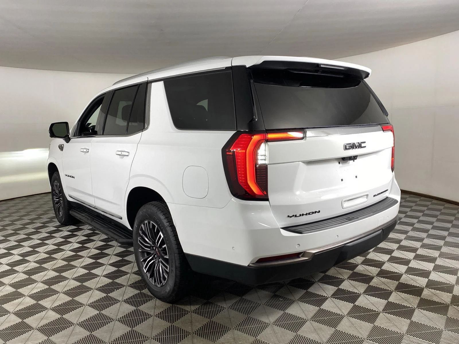 Used 2025 Summit White GMC Elevation image 8