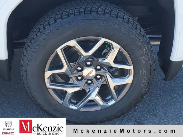 New 2026 Glacier White Tricoat GMC SLT image 30