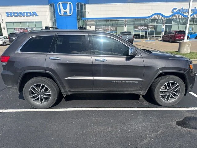 Used 2019 Gray Jeep Limited image 6
