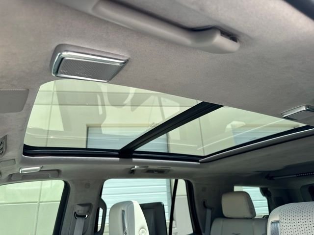 Used 2021 White Cadillac Sport Platinum image 11