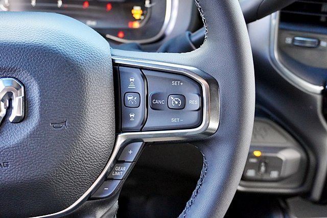 New 2026 Diamond Black Crystal Pearl-Coat Exterior Paint RAM Laramie Night Edition image 37