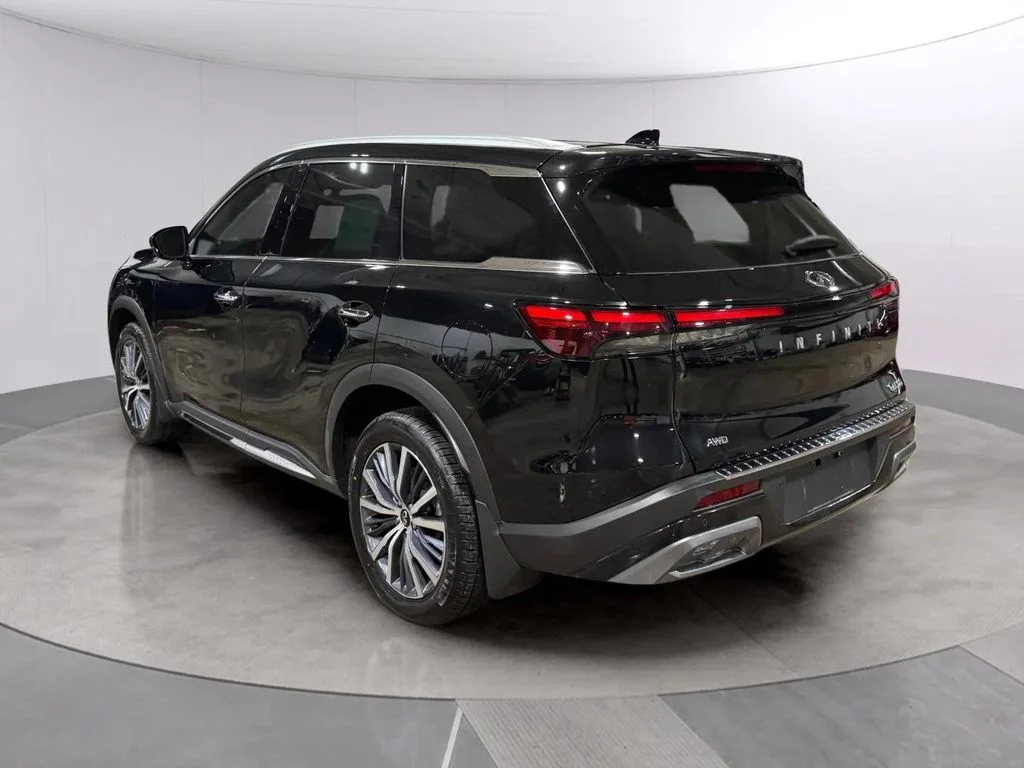 Used 2023 Mineral Black INFINITI Sensory image 5