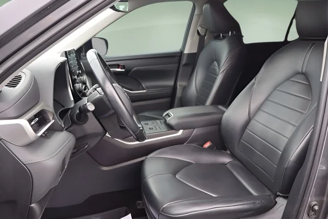 Used 2021 Magnetic Gray Metallic Toyota XLE image 28