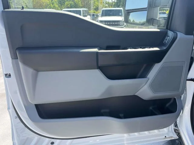 New 2026 Oxford White Ford XL image 11