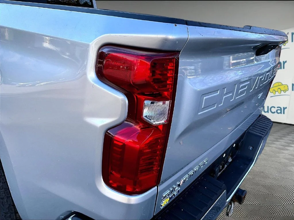 Used 2019 Silver Ice Metallic Chevrolet LT image 35