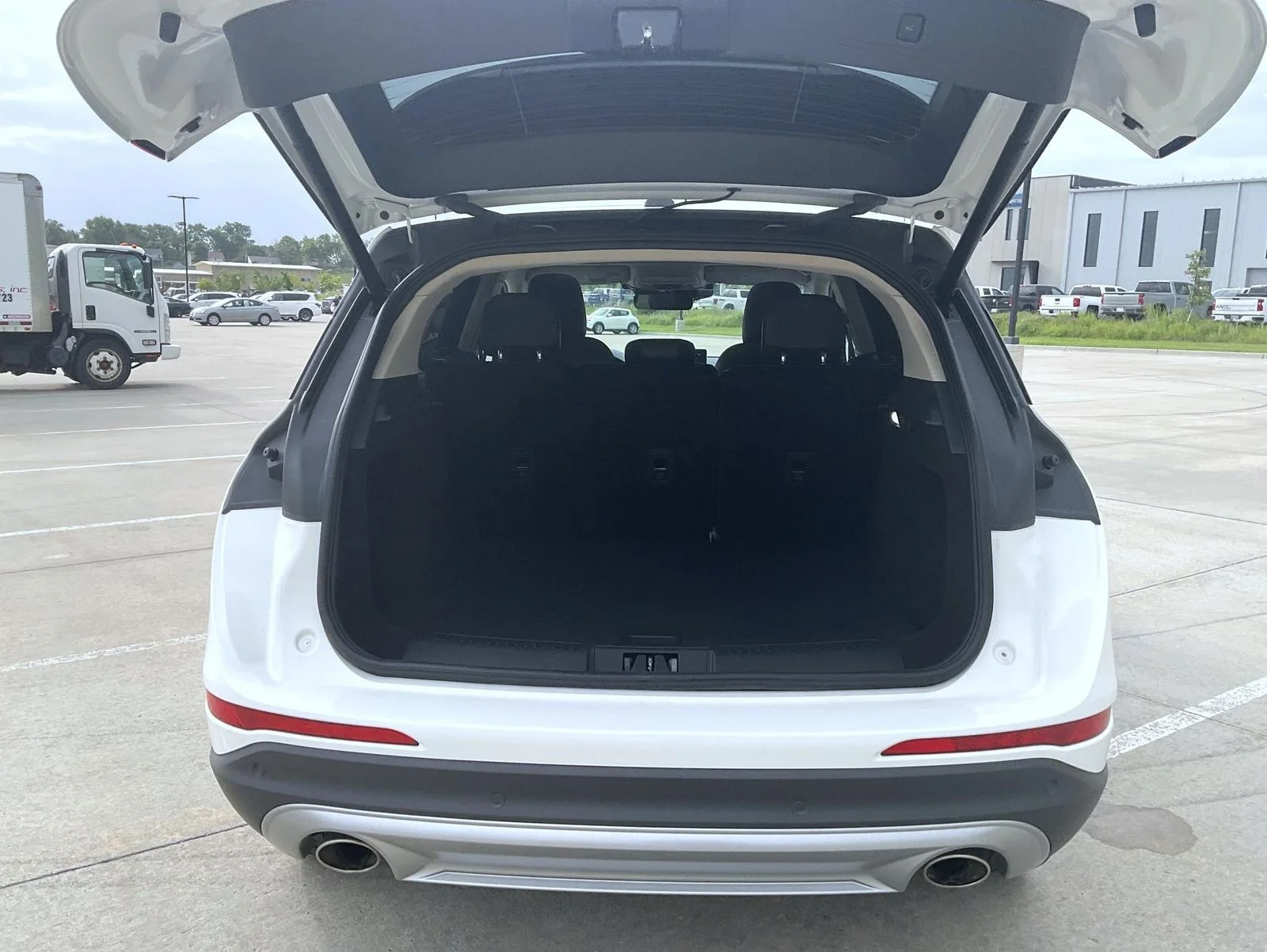 Certified Used 2023 White Lincoln Standard image 9