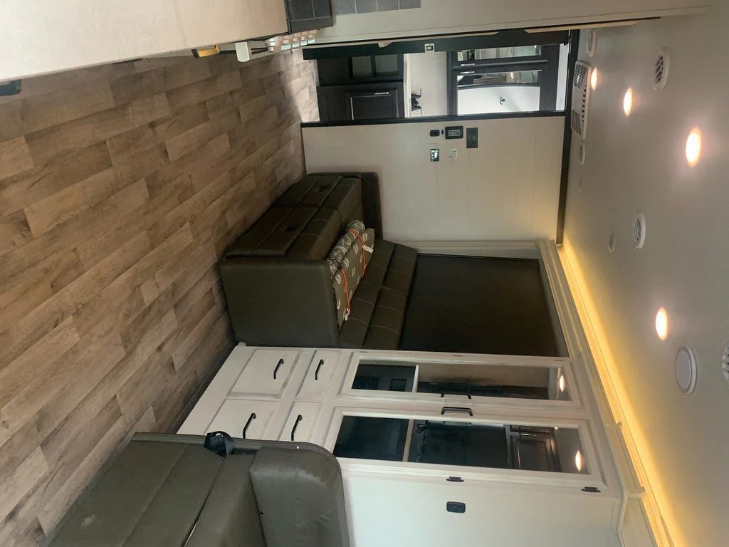 Used 2023 White Entegra Base image 7