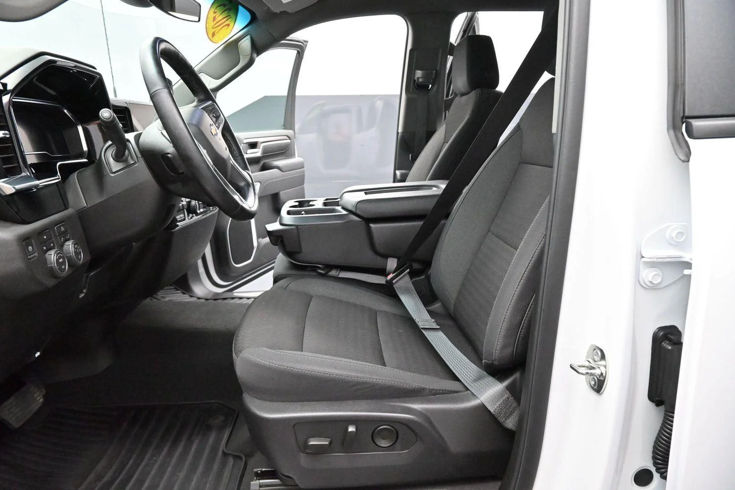 Used 2025 Summit White Chevrolet LT image 13