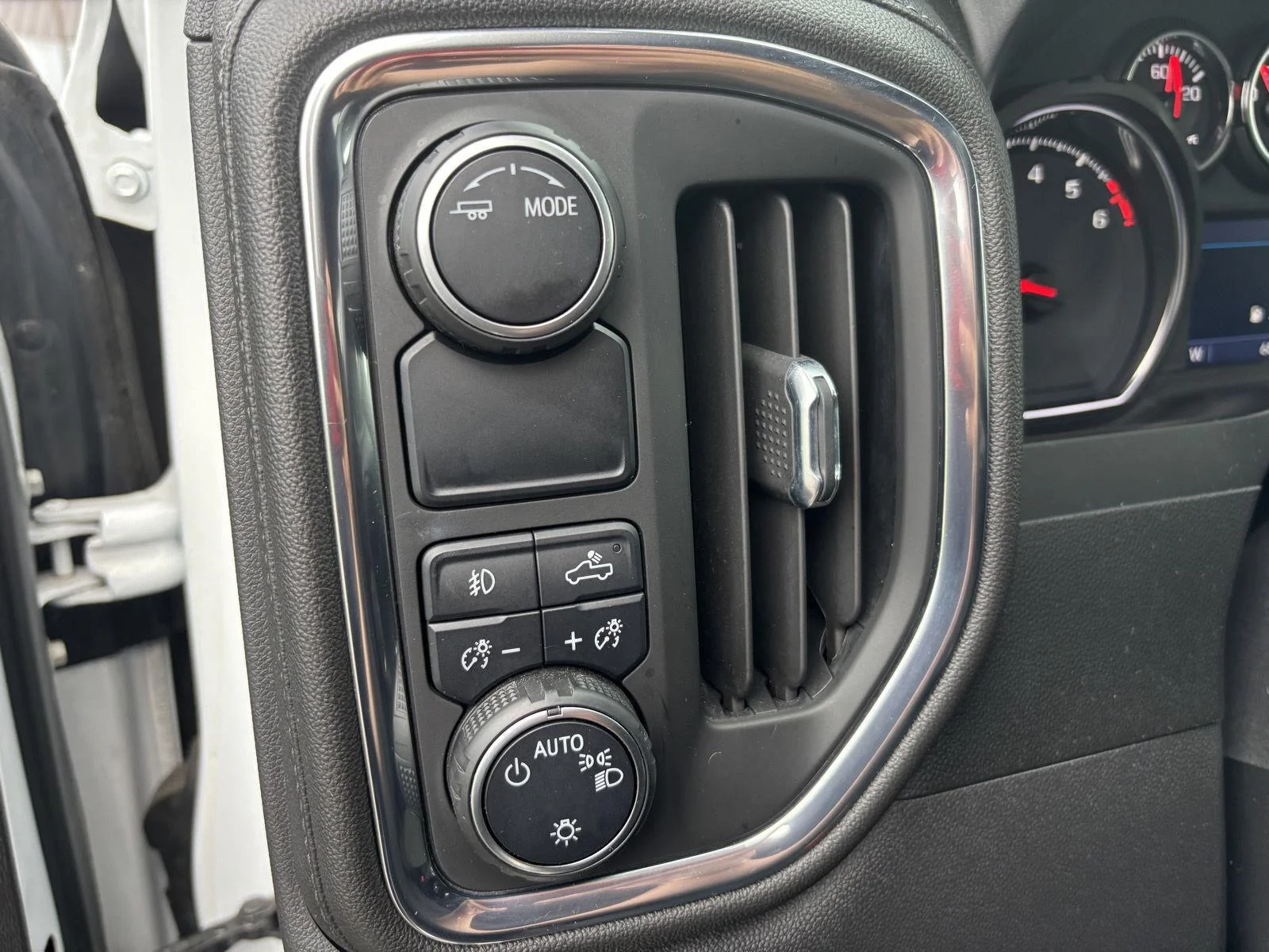 Used 2021 SUMMIT WHITE Chevrolet RST image 17