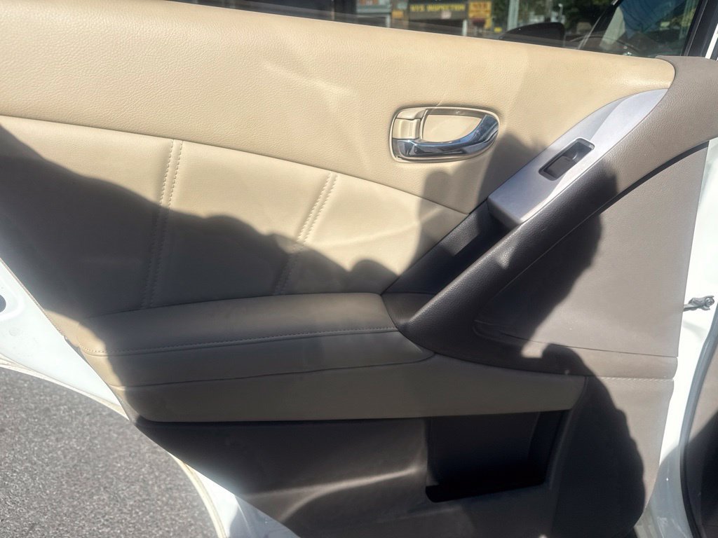 Used 2012 White Nissan SL image 31